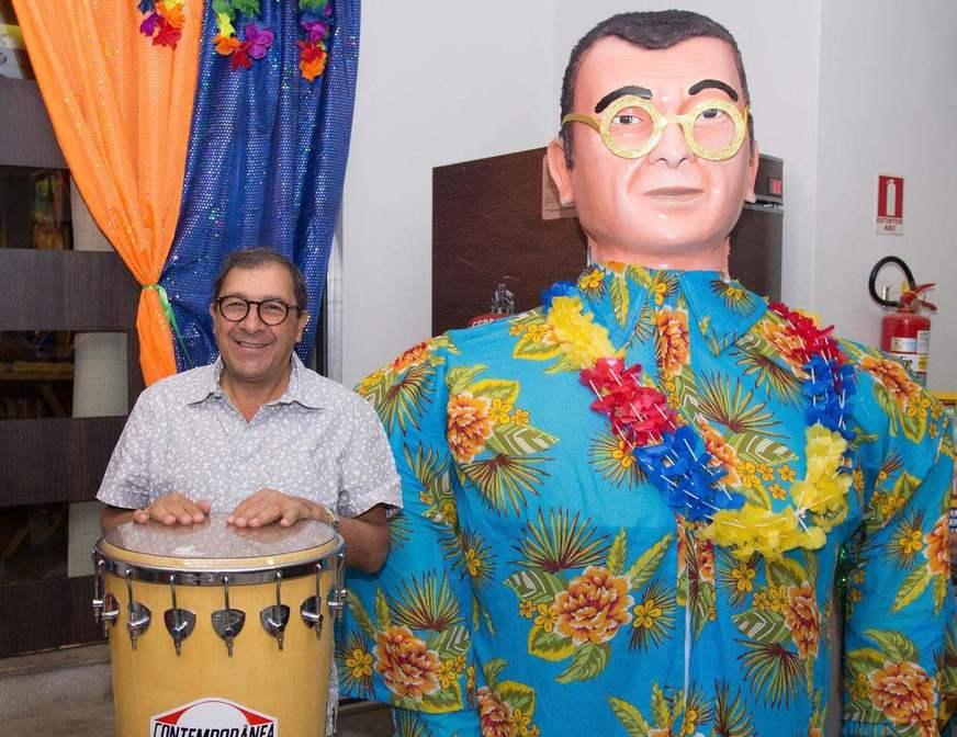 Bloco do Axerito esquenta o sábado de Carnaval misturando ritmos e marchinhas