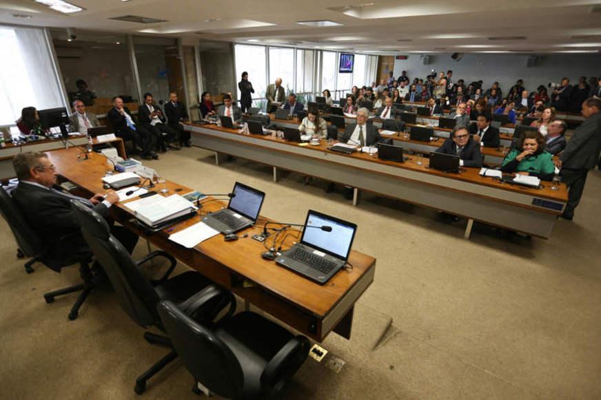 PEC que torna obrigatórias emendas orçamentárias chega à CCJ do Senado