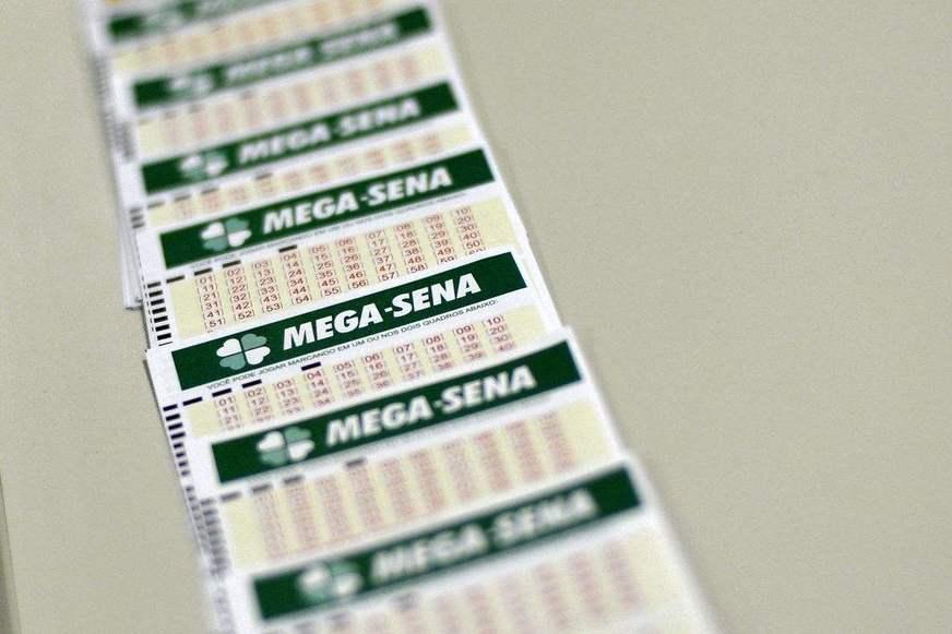 Mega-Sena acumula e pode pagar prêmio de R$ 45 milhões no próximo sábado (13)