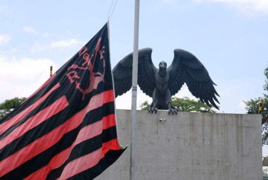 Atleta da base do Flamengo recebe alta dois meses após incêndio