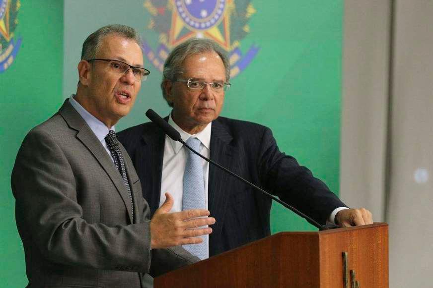 Paulo Guedes afirma que governo não vai manipular preço do diesel
