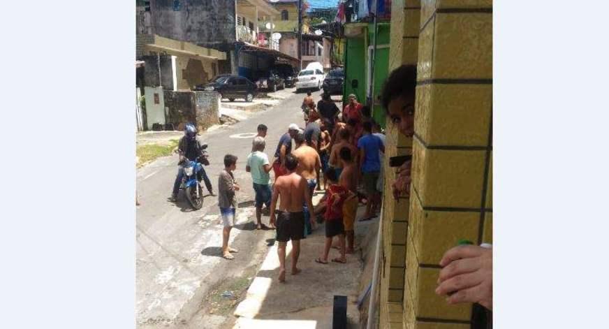 Homem é executado a tiros ao lado de uma igreja, no São Raimundo