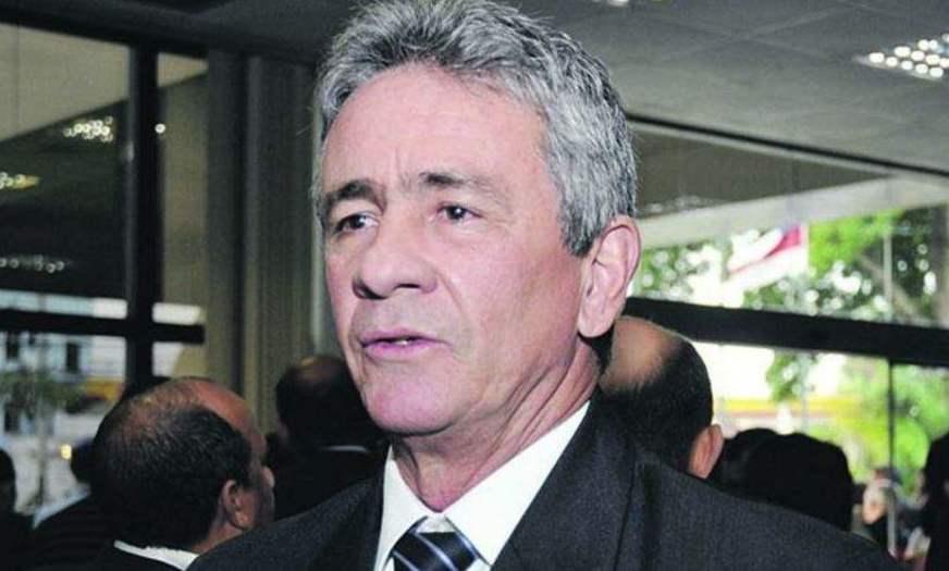 Carlos Souza exonerado por Arthur