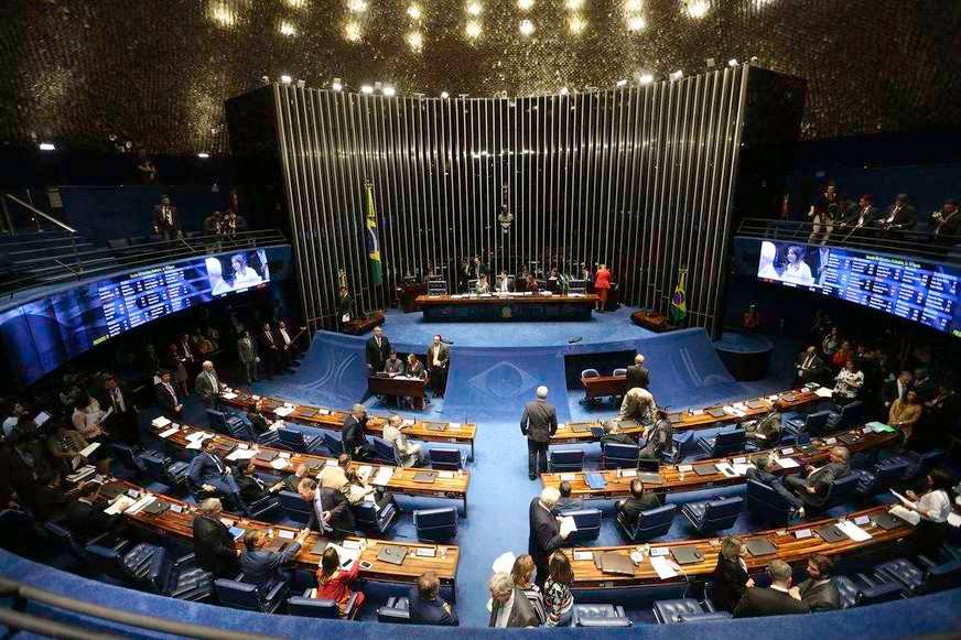 Senado aprova regulamentação da profissão de cuidador de idosos