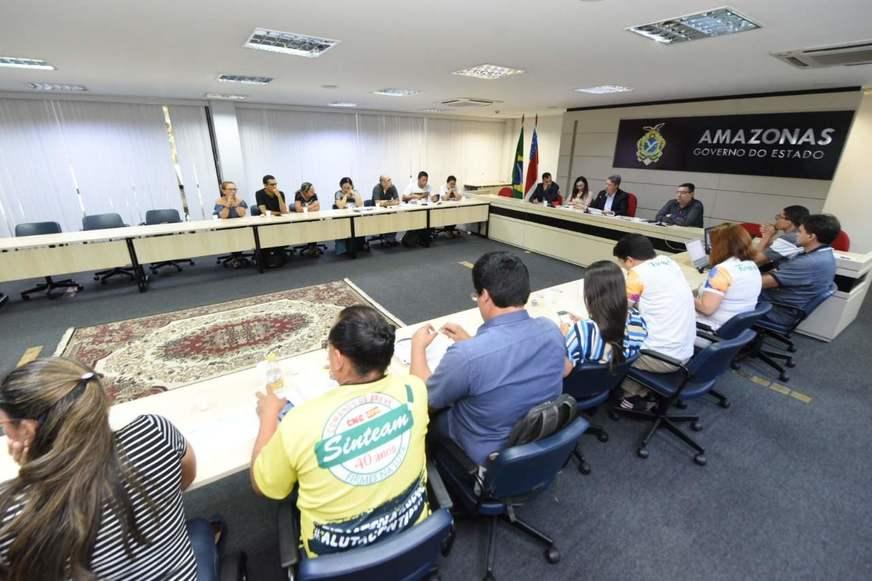 Greve dos professores: governo apresenta nova proposta com reajuste em benefícios