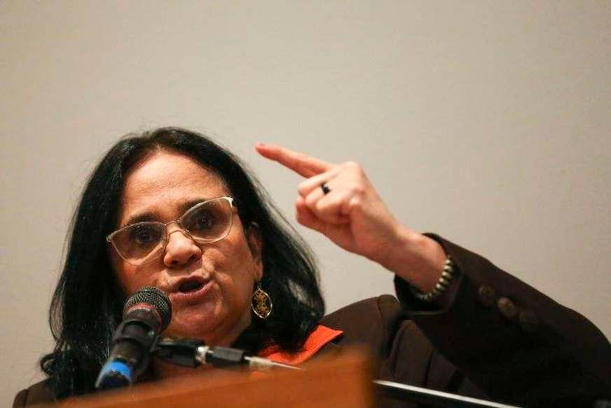 Funai deve ficar com Direitos Humanos, diz ministra