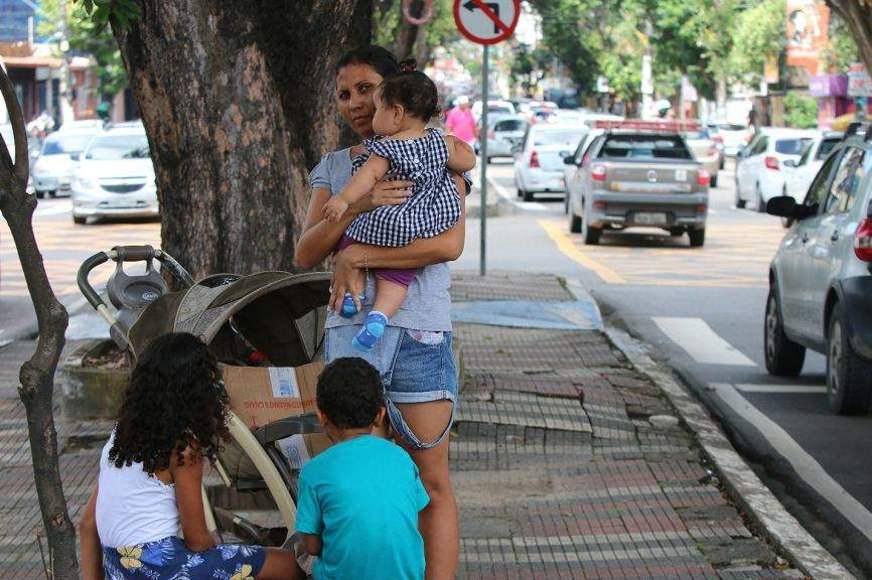Ruas de Manaus ‘abrigam’ imigrantes e refletem caos venezuelano