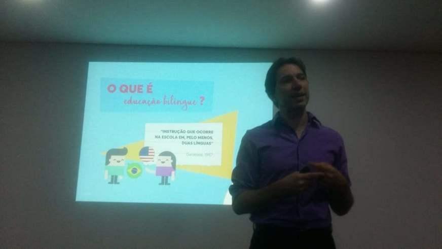 Escolas bilíngues e aprendizado de 2ª língua são tema de palestra em Manaus