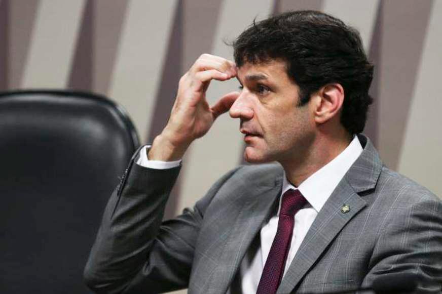 Ministro ‘sem clima para festa’