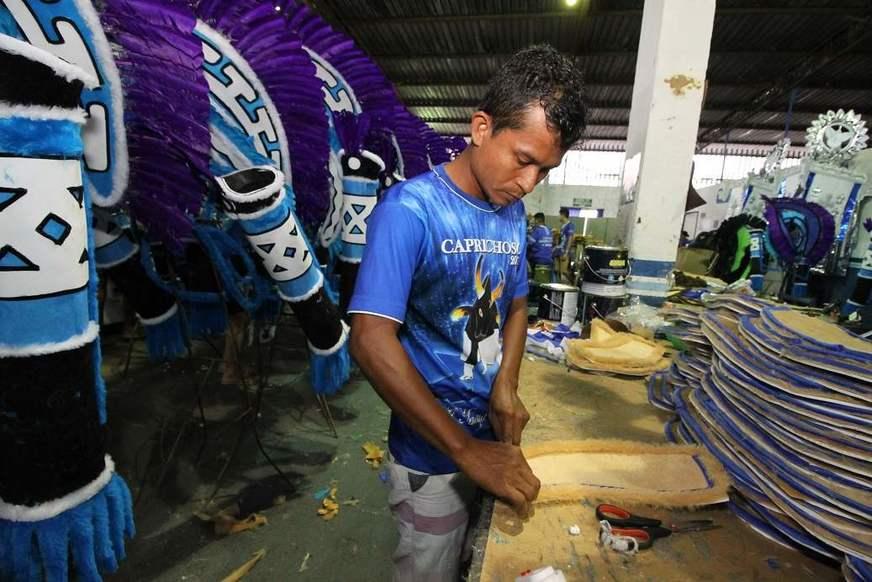 Fusão do azul e do vermelho, roxo é ‘disputado’ por Caprichoso e Garantido