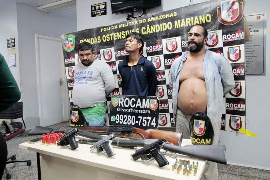 Trio é preso com pistolas, rifles e espingarda em sítio no ramal do Pau Rosa