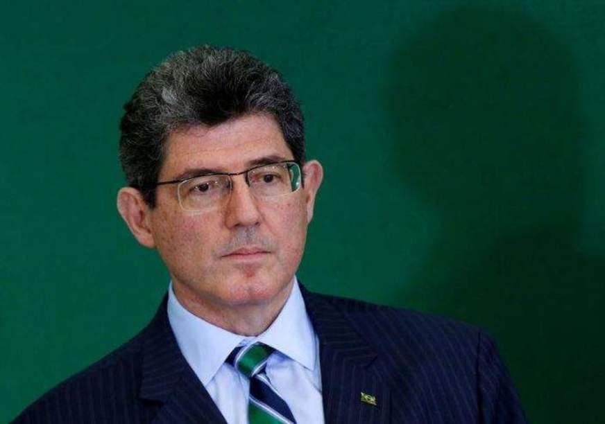 Bolsonaro ameaça publicamente demitir presidente do BNDES