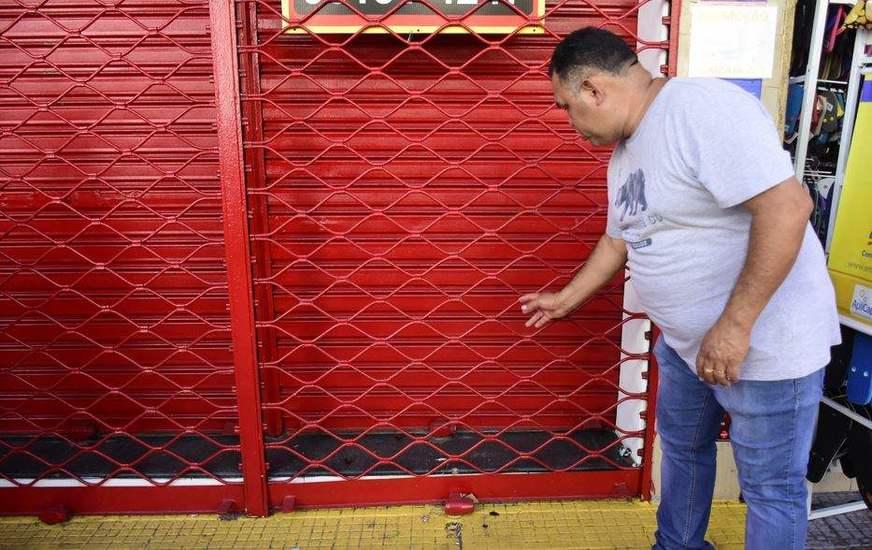 Sem grades e ar-condicionado: notificação revolta comerciantes no Centro