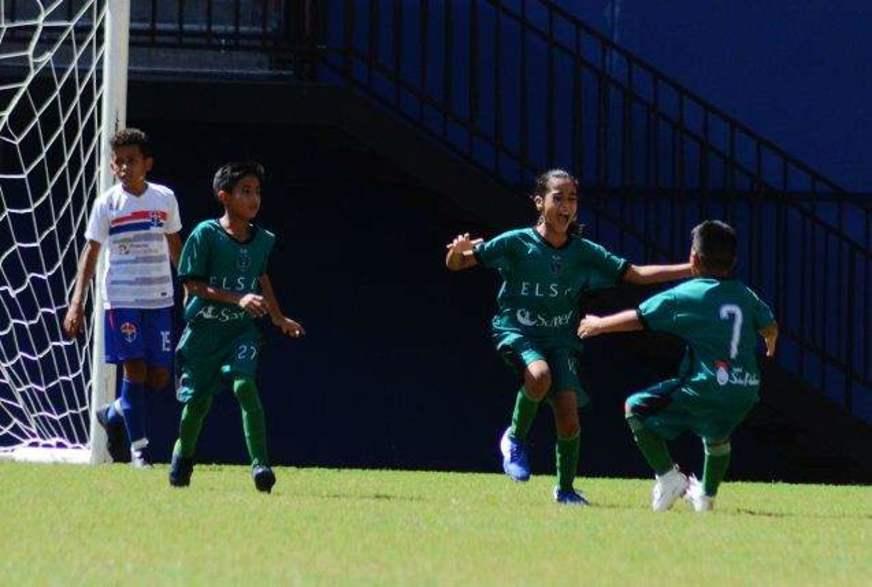 Jogando no meio dos meninos, Poly é destaque do Amazonense Sub-11