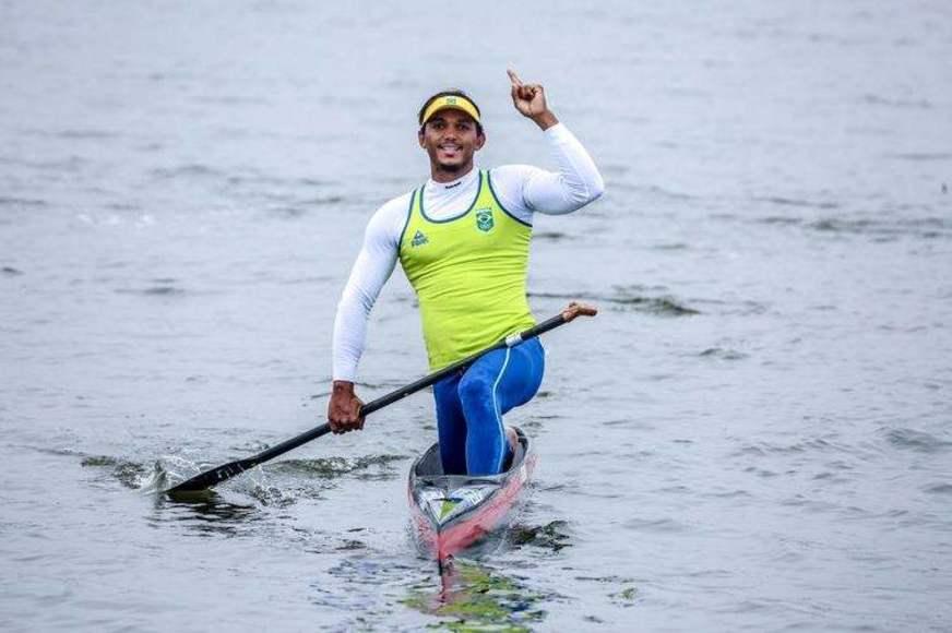 Pan de Lima: Brasil leva ouro na canoagem e no triatlo