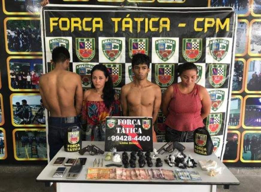 Grupo é preso com armas e vendendo drogas em quarto de hotel no Centro