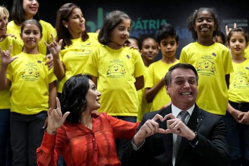 Bolsonaro lança programa de incentivo ao voluntariado