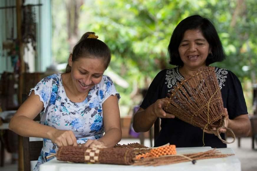Artesanato feito por ribeirinhos e índios no AM passa a ser vendido na internet