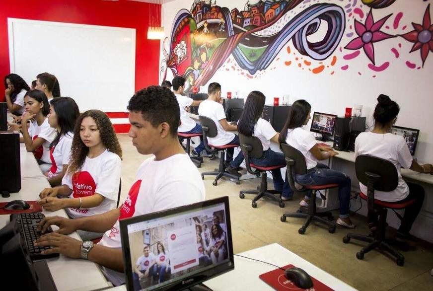 Coletivo Jovem Coca-Cola abre 360 vagas em cursos para jovens em Manaus