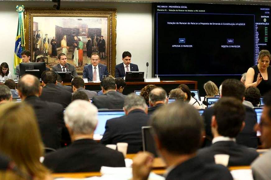 Comissão conclui votação da reforma da Previdência