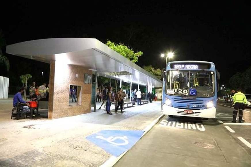 Parada de ônibus da Ponta Negra é inaugurada de forma discreta