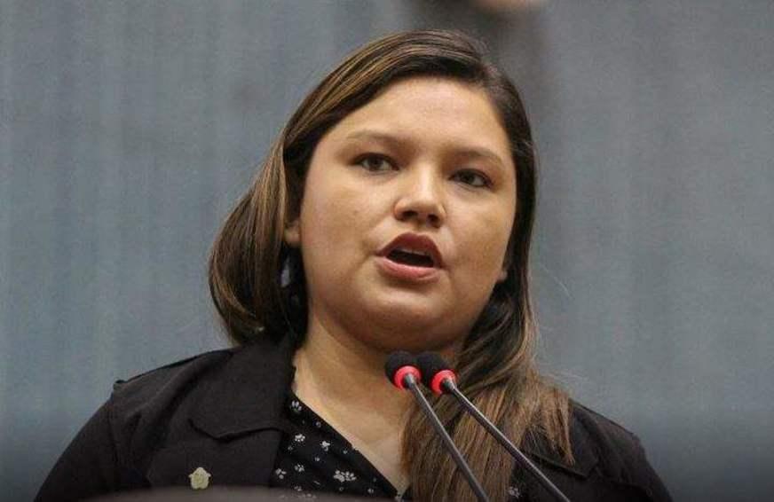 ‘A Globo está lhe perdendo’, diz Joana Darc a deputado