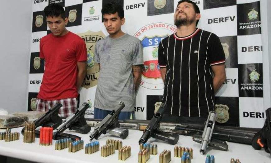 Trio suspeito de cometer homicídios é preso com drogas e armas em sítio