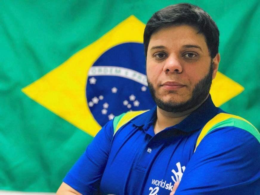 Professor do AM representa o Brasil em Olimpíada de profissões na Rússia