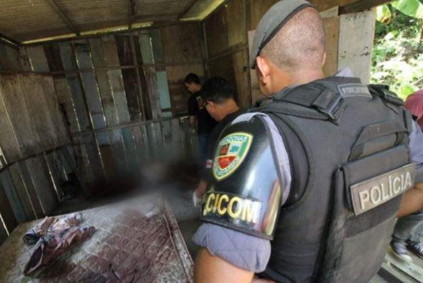 Corpo é encontrado amarrado e com perfuração no pescoço no Jorge Teixeira