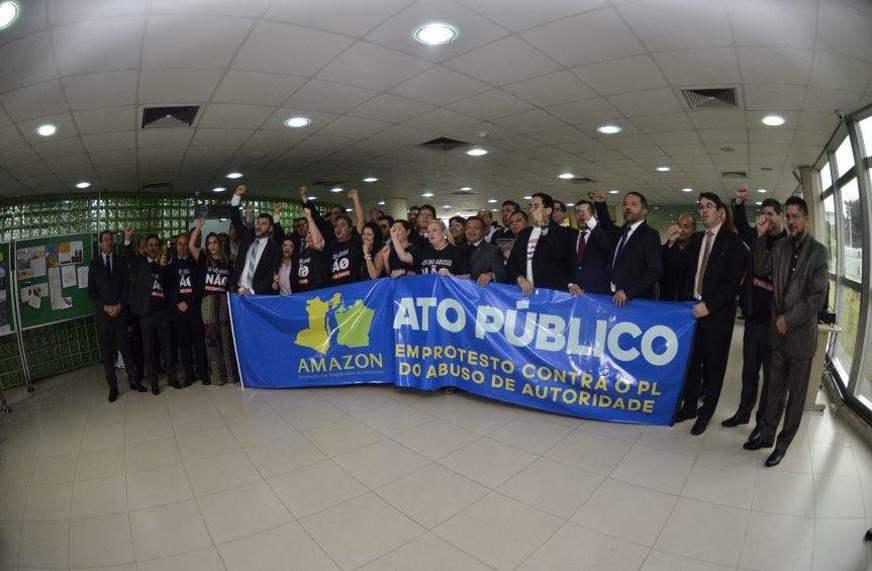 Membros do poder público do AM protestam contra PL do Abuso de Autoridade