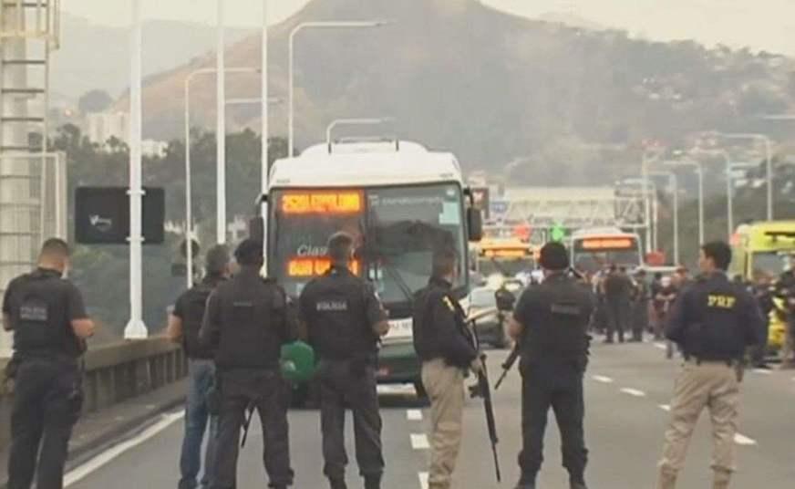 Sequestrador de ônibus no Rio é morto por atiradores de elite
