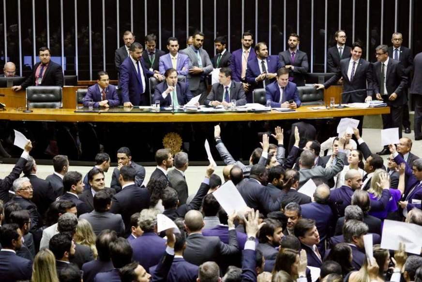 Câmara aprova projeto que prevê punição para abuso de autoridade