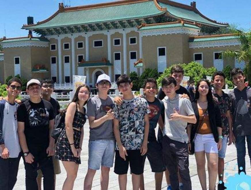 Alunos das Escolas Idaam recebem medalhas em competições em Taiwan