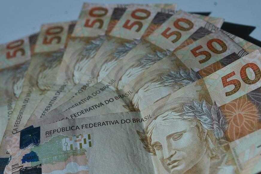 Endividamento de famílias cresce pelo sétimo mês seguido, diz CNC