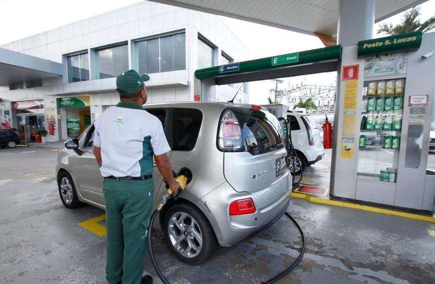 Petrobras eleva preço da gasolina em 4% e diesel em 3,7% nas refinarias