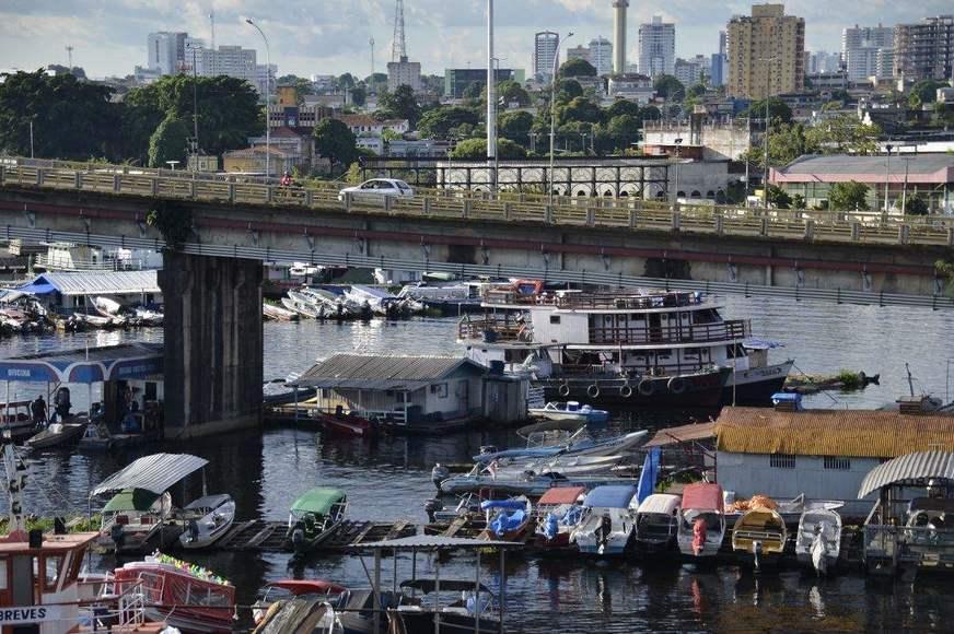 Risco de incêndio e explosão em ponte do Educandos amedronta moradores