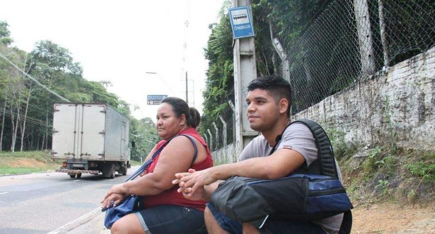 Passageiros de ônibus abandonados