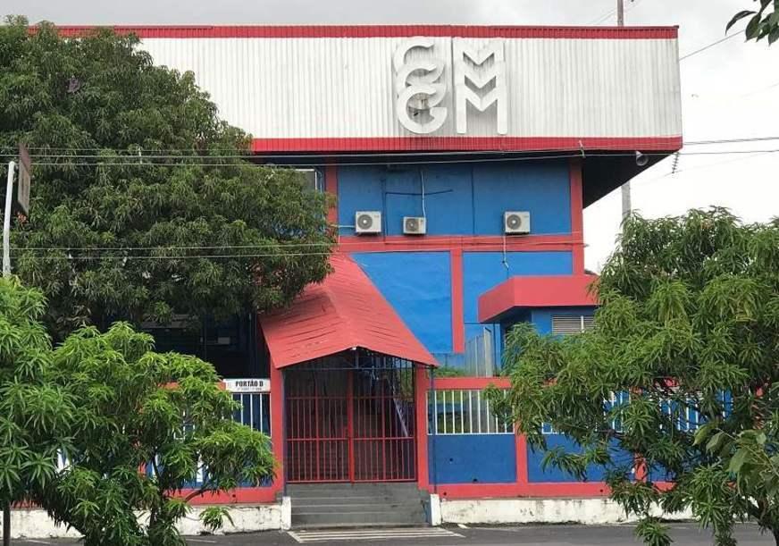 Escola não é quartel