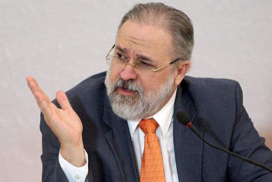 Aras repudia atitudes de Rodrigo Janot e declarações de Gilmar Mendes