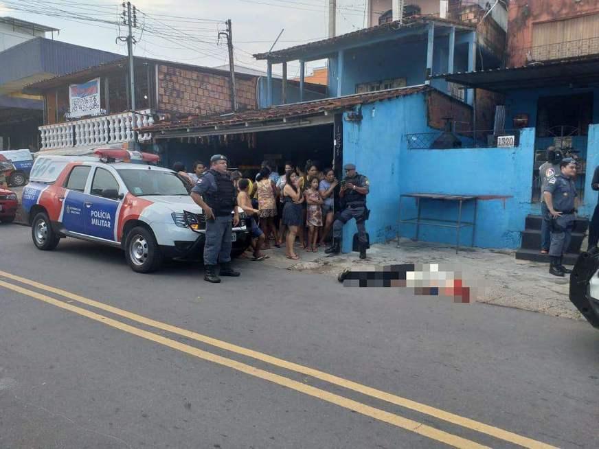 Homem é morto com 9 tiros enquanto esperava almoço na Praça 14