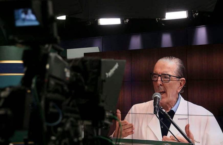 Bolsonaro tem melhora clínica progressiva e continua com dieta líquida