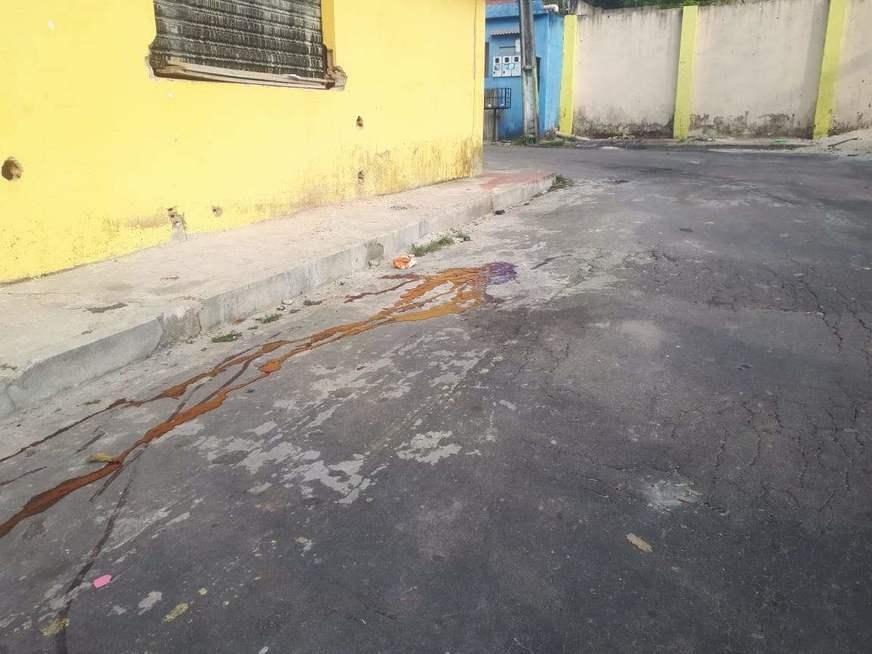 Homem é morto com 3 tiros na cabeça após ser abordado por dupla no Coroado