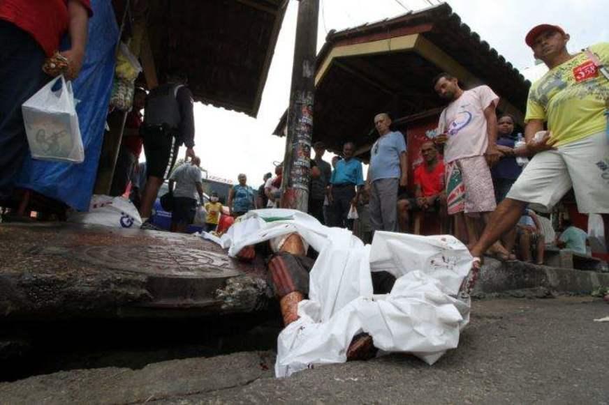 Vendedor ambulante é morto a facadas em Terminal da Praça da Matriz