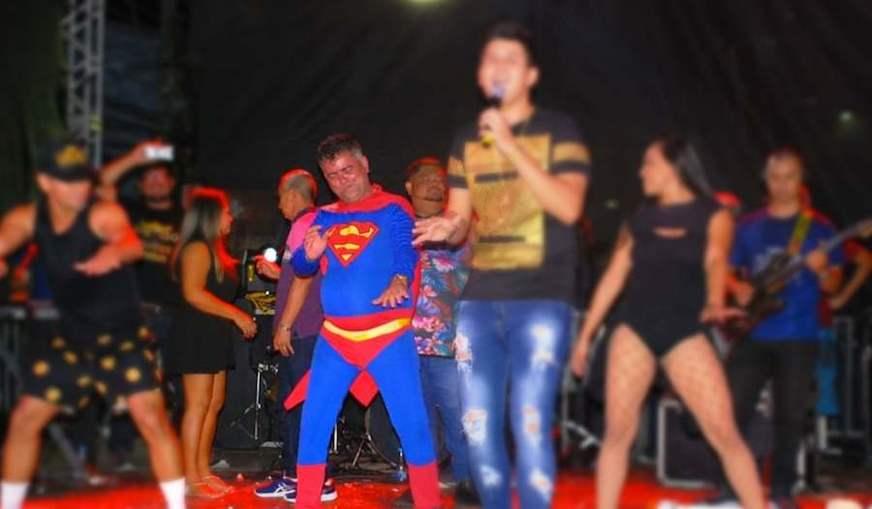 Após viralizar como ‘Superman’, vereador Raulzinho é elogiado na CMM