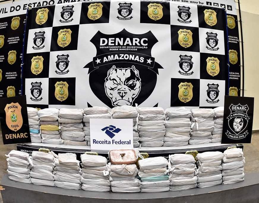 Homem é preso por esconder mais de 140 kg de drogas em frigorífico de barco