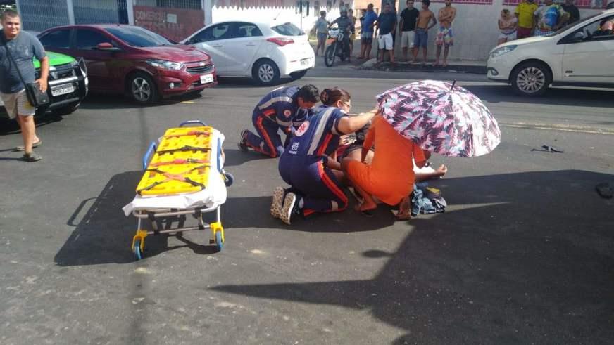 Suspeito de roubar moto é preso após causar acidente e fraturar perna