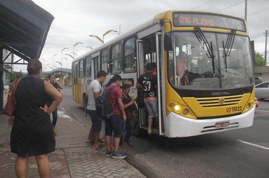 Usuários reclamam de falta de mudanças após intervenção no transporte coletivo