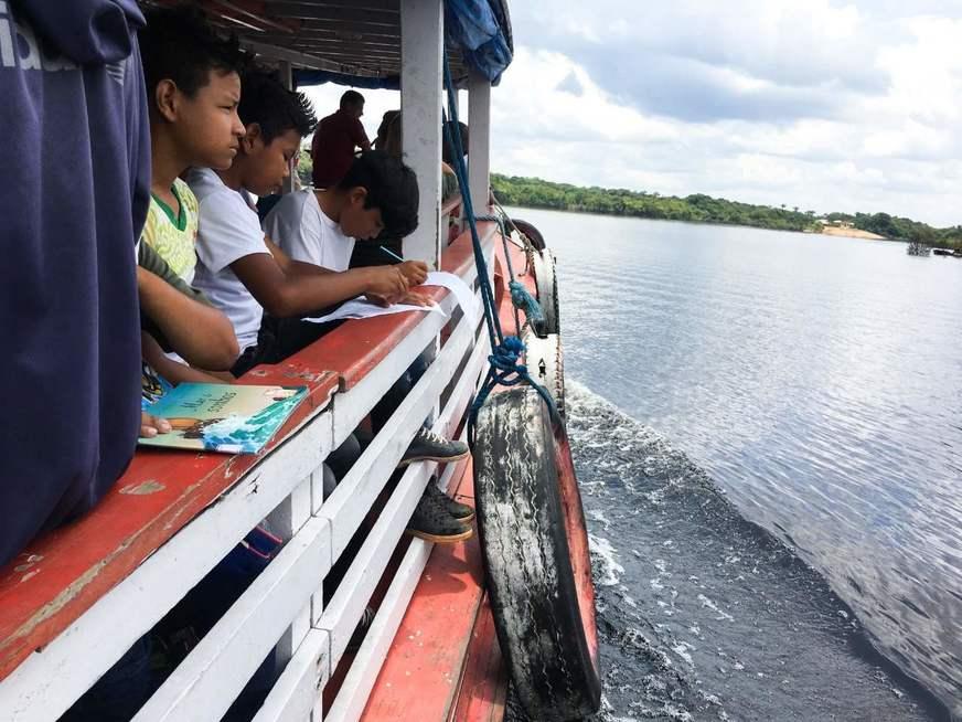 Professores driblam desafios para incentivar estudantes do Amazonas