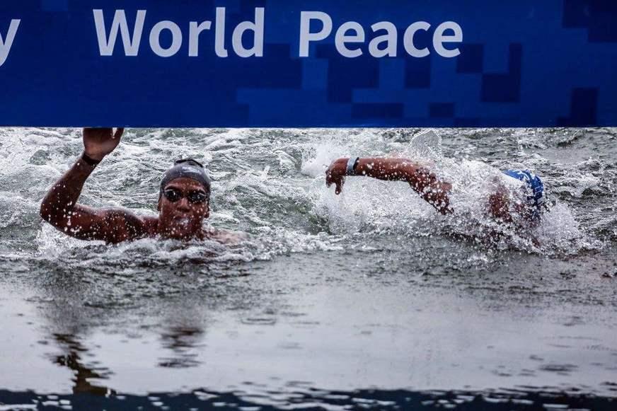 Multimedalhista Ana Marcela Cunha é ouro na maratona aquática nos JMM