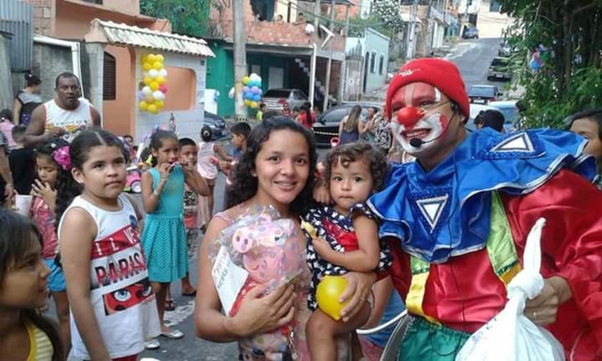 Dia das crianças é marcado por ações sociais de comunitários a crianças em Manaus